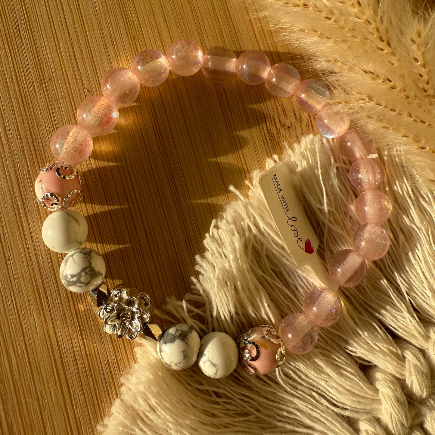 🌸 „Gelassenheit & Ruhe“ – Howlith & rosa Muschel mit Blume