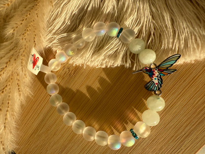 🕊️ „Leichtigkeit & Intuition“ – Aurora Mondstein Armband mit Kolibri