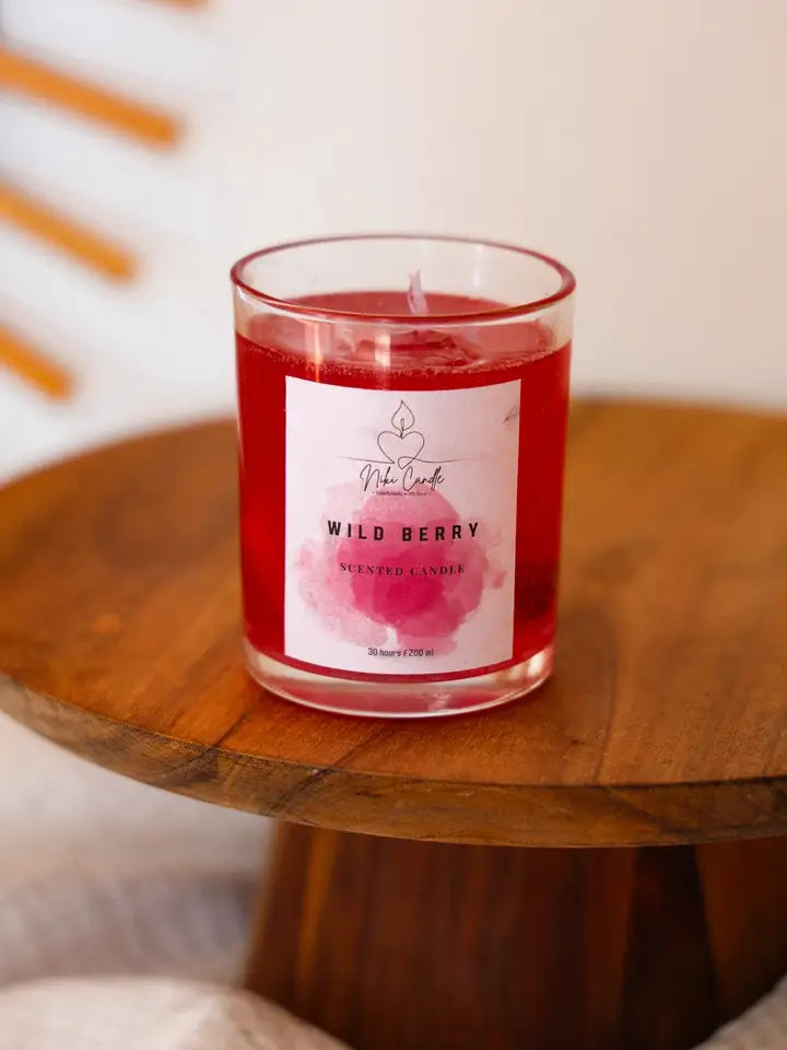 Duftkerze Eis-Strawberry-Latte – süßer Erdbeerduft mit Milchcreme – handgemachte Sommerkerze von Essential Anders